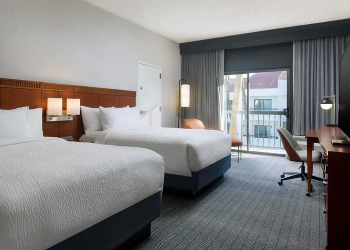 Hotel Courtyard By Marriott North 3*