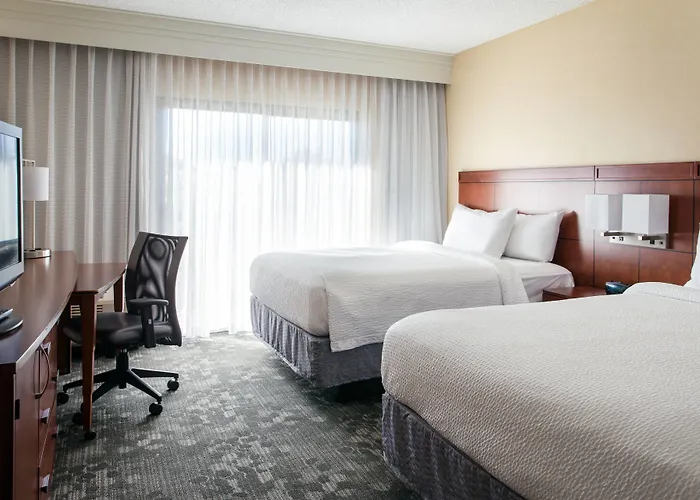 Courtyard By Marriott North Hotel