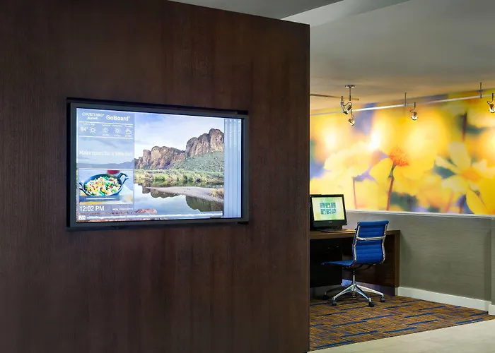 Courtyard By Marriott North Phoenix