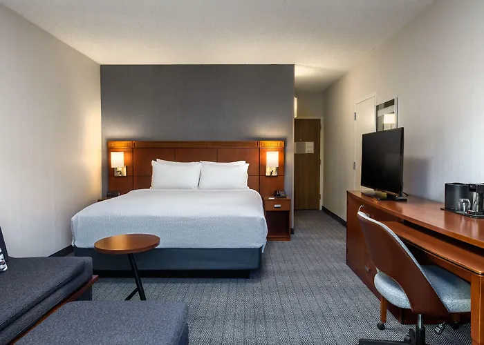 Courtyard By Marriott North Hotel 3*