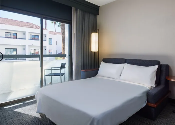 Hotel Courtyard By Marriott North