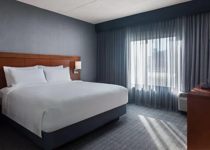 Courtyard By Marriott North Phoenix
