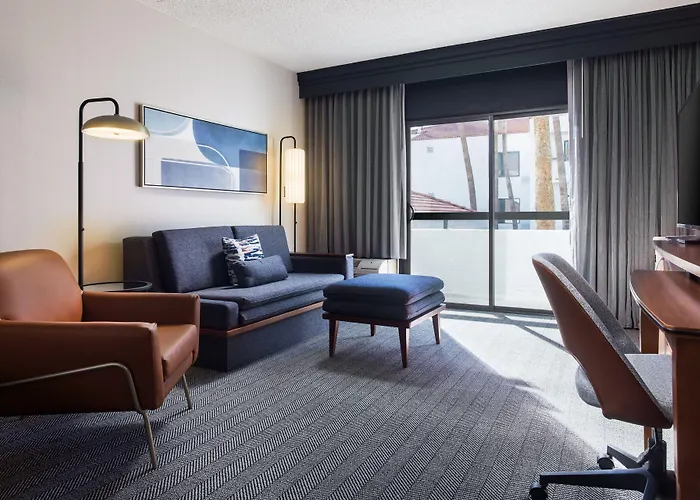 Courtyard By Marriott North Hotel 3*