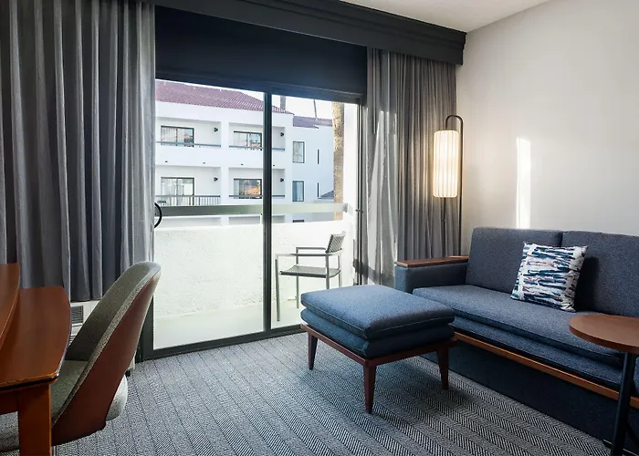 Courtyard By Marriott North Hotel