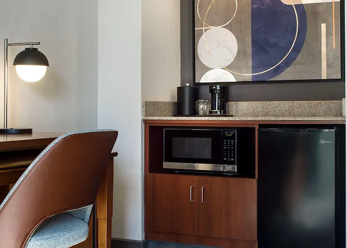 Courtyard By Marriott North Hotel