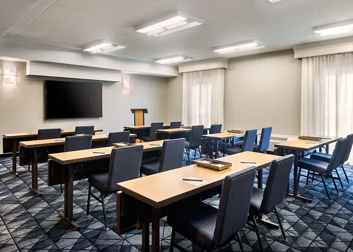 Courtyard By Marriott North Hotel 3*