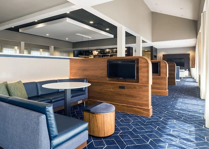 Courtyard By Marriott North Hotel