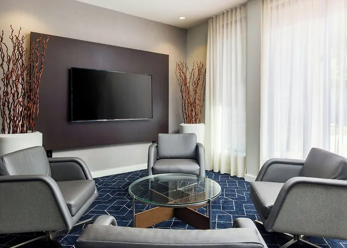 Courtyard By Marriott North Phoenix