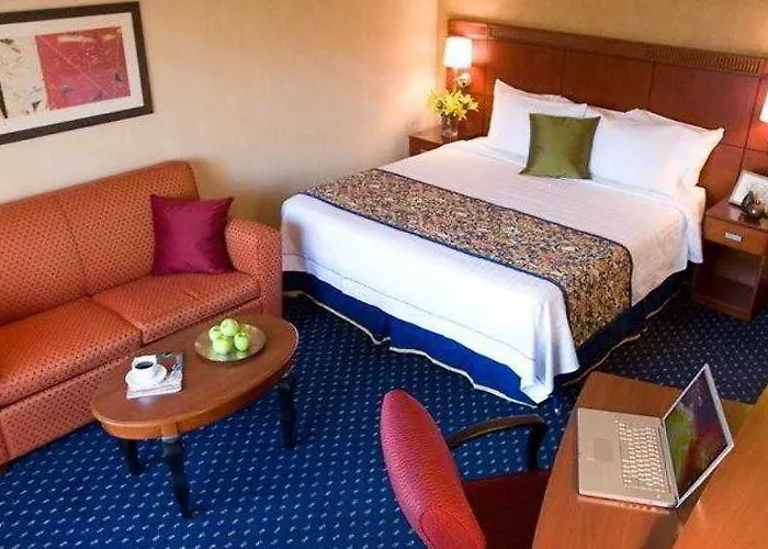Courtyard By Marriott North Hotel